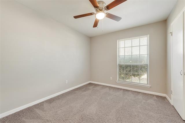 Building Photo - 2218 Meadowglen Dr