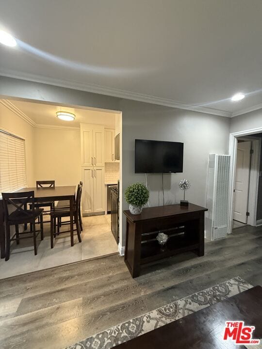 Building Photo - 2123 S Orange Dr