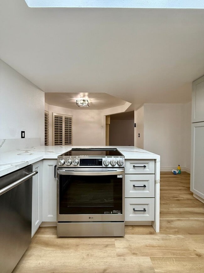 Building Photo - Don’t Miss This Beautiful 3-Bedroom + Office Gated Home!