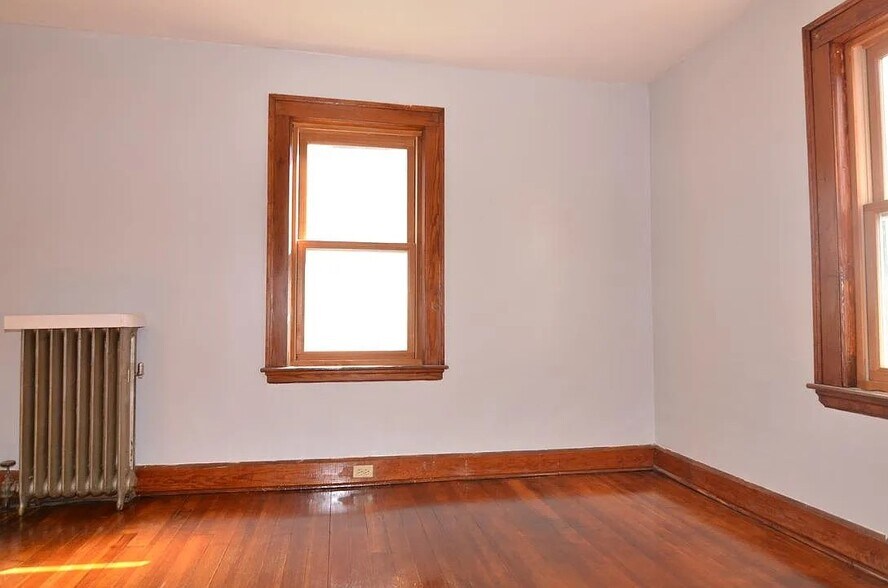Building Photo - 16 Newport Ter