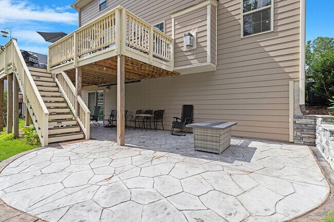 Building Photo - Luxurious 4 bedroom home in Jordan Pointe!