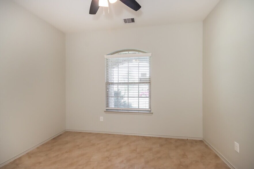 Building Photo - 2602 Ski Lodge Dr