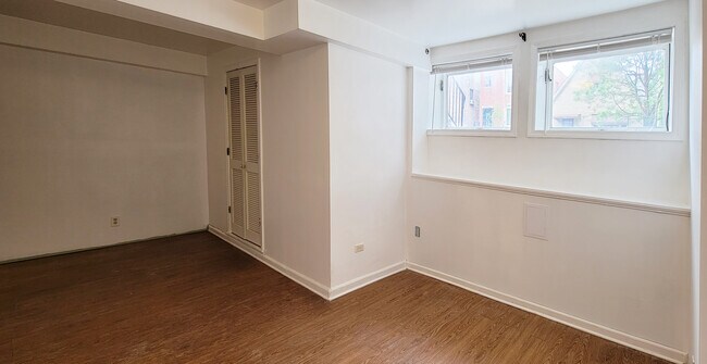 Building Photo - 2241 W Taylor St