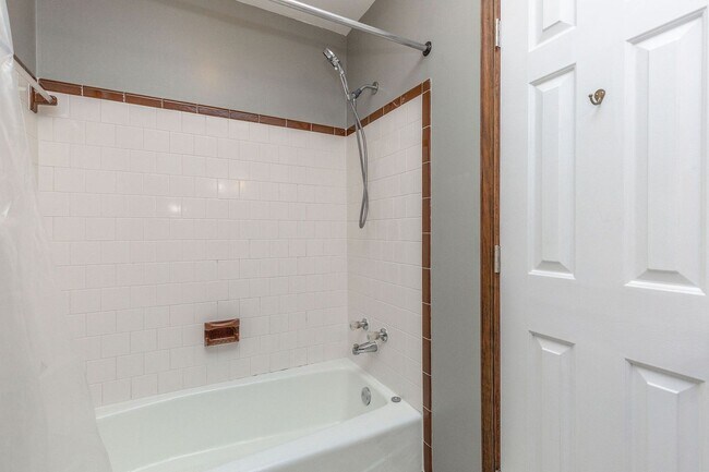 Building Photo - Serene Living in Chesterfield