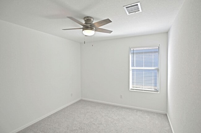 Building Photo - 2429 Legends Crk