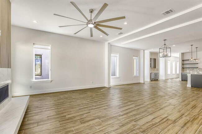 Building Photo - 9 Denbury Glen