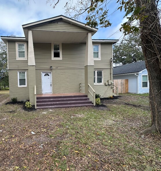 Building Photo - 1717 Mc Quade St