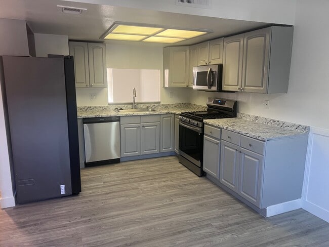 Building Photo - 870 Flagstone Way