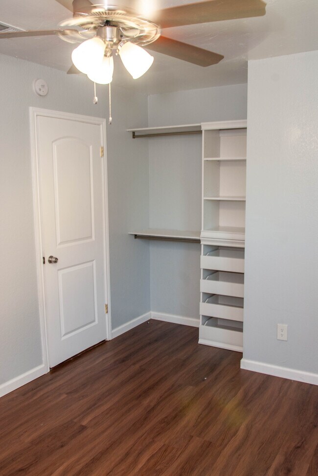 Building Photo - 1002 Cresswell Dr