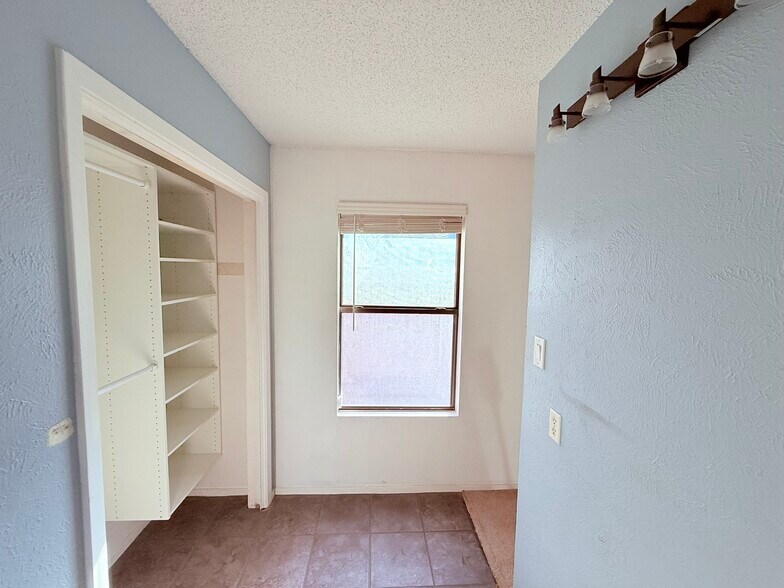 Building Photo - 914 Dover Pass