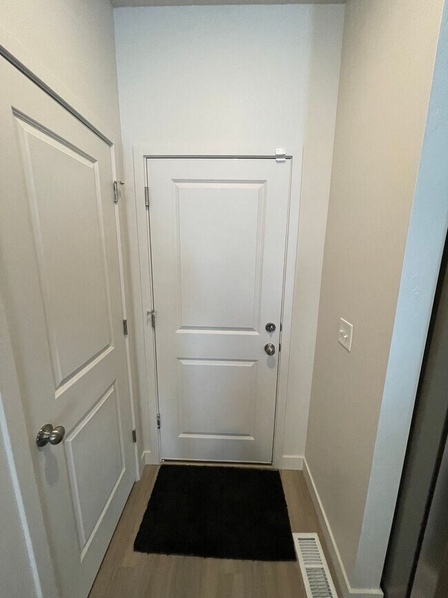 Building Photo - HUGE Townhome For Rent in Saratoga Springs!!