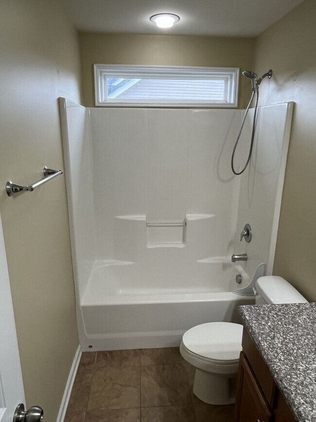Building Photo - Spacious 4 Bed + Bonus Room Home in Concord
