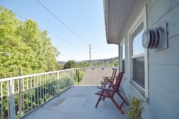 Building Photo - John's Landing 2nd Floor 1Bdr w/Hardwoods,...
