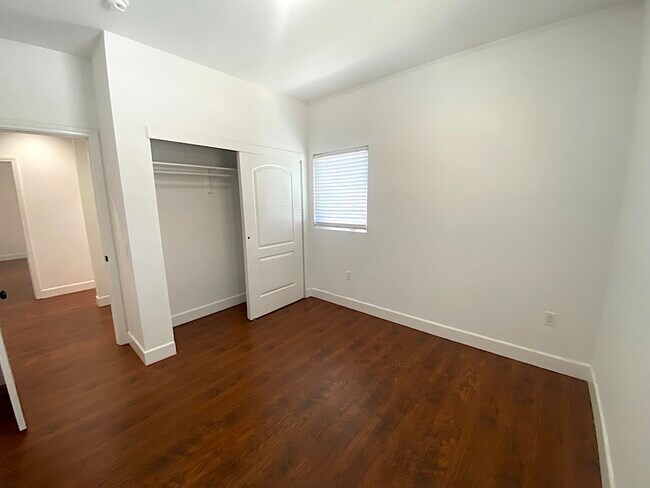 Building Photo - 4861 Mascot St