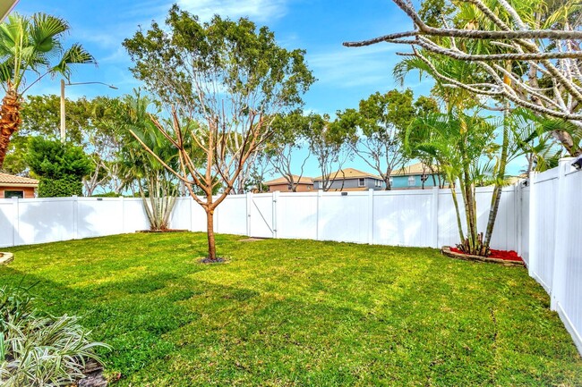 Building Photo - 6453 Paradise Cove