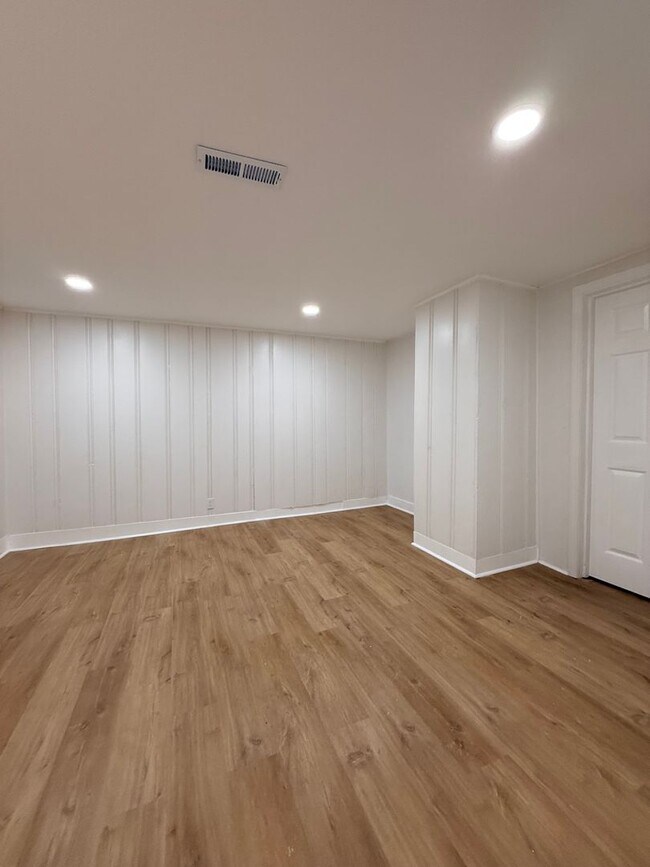 Building Photo - Completely renovated 5-bedroom, 3-bathroom home in the highly desirable Dalraida