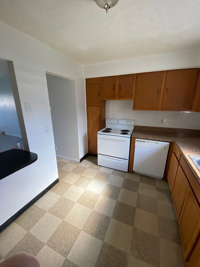 Building Photo - First Property Investments, LTD 3