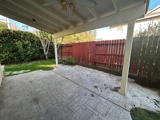 Building Photo - 212 Riverbend Ln