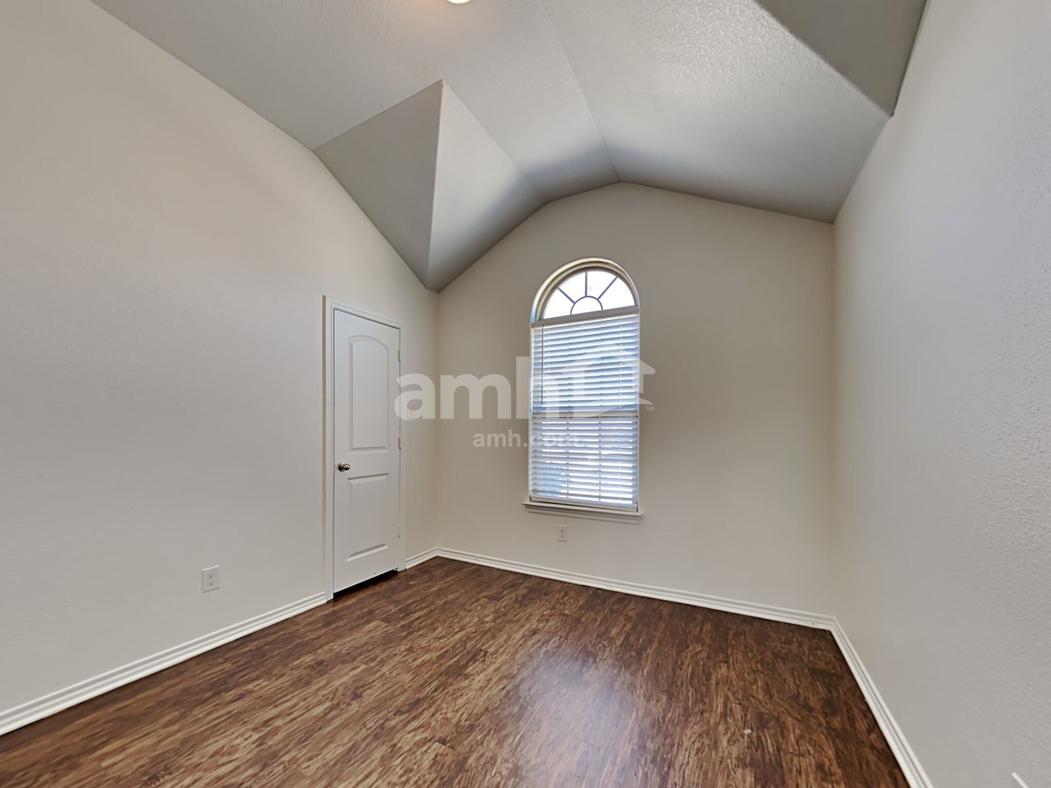 Building Photo - 924 Mesa Vista Dr