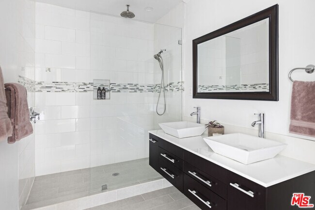 Building Photo - 1772 Orange Grv Ave