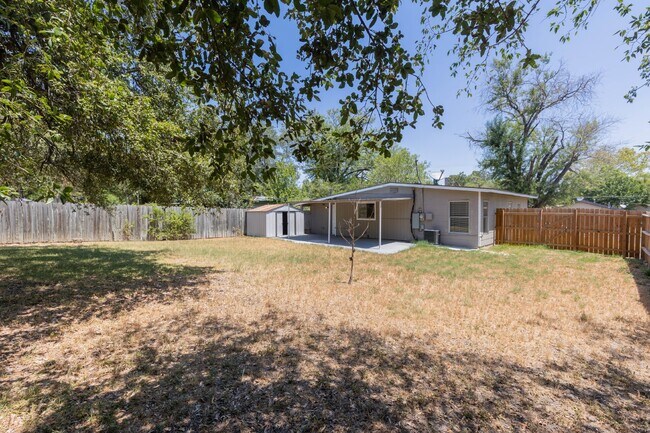 Building Photo - 1822 Arroya Vista Dr
