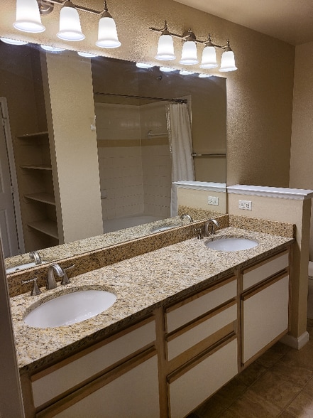 Building Photo - 7462 S Quail Cir