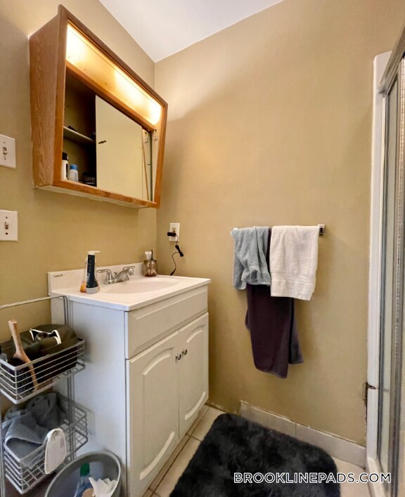 Building Photo - 10 Strathmore Rd