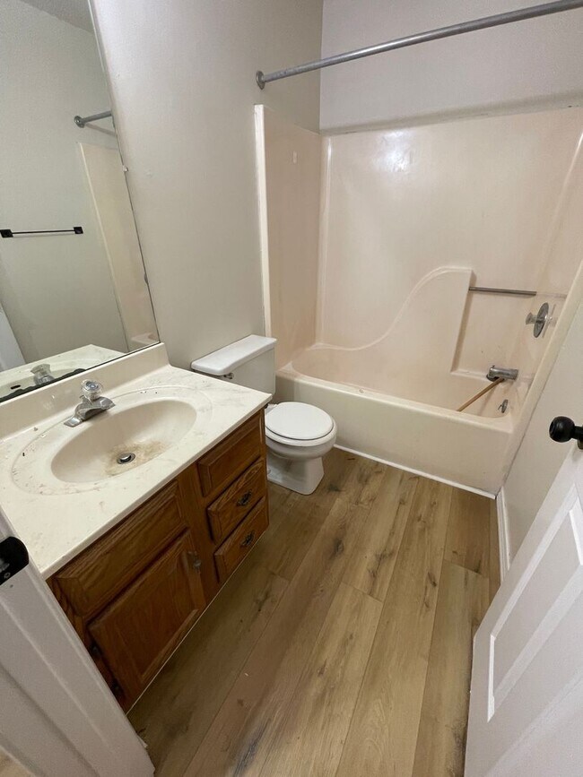 Building Photo - 3616-3618 Hermitage Rd.