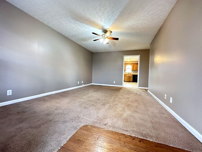 Building Photo - Single-Family in Oak Grove, KY--Deck and L...