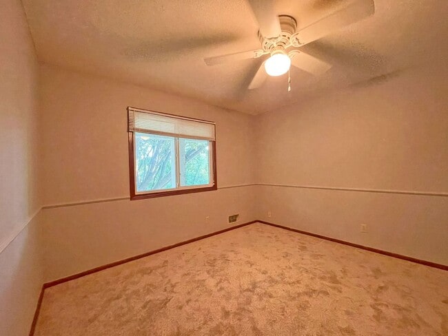 Building Photo - Newly Remodeled 3-Bedroom Townhome in Tonk...