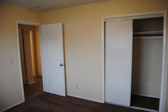 Building Photo - 520 Delfino Ln