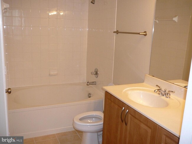 Building Photo - 12958 Centre Park Cir