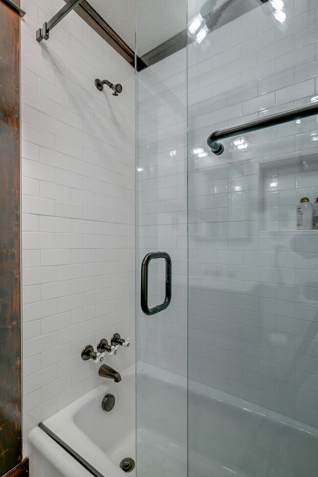 Building Photo - Renovated Historic 4 Bedroom Home w/ Two Car Garage in East Nashville