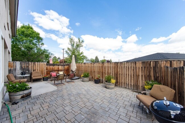 Building Photo - Central 2 Bedroom Home - Reno