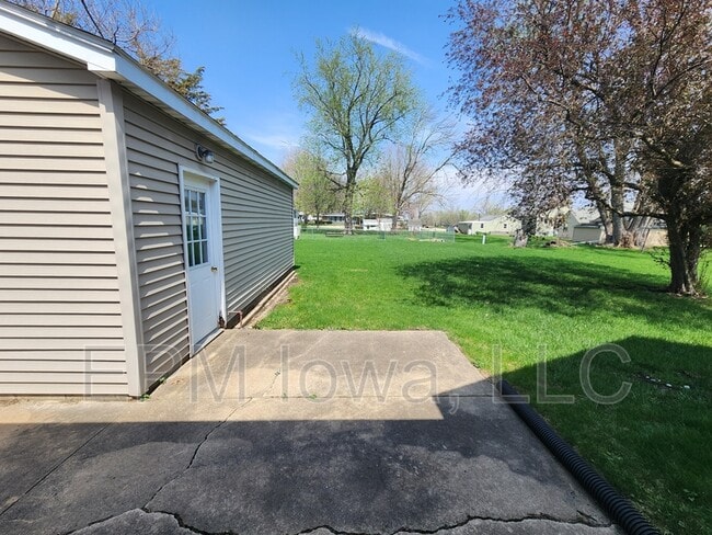 Building Photo - 608 6th St NW