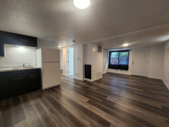 Building Photo - Harris Apartments