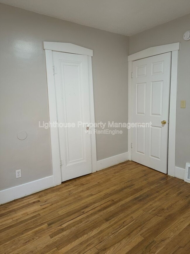 Building Photo - 3040 Temple St