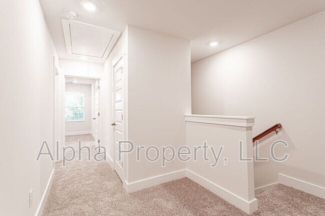 Building Photo - 206 Round Back Wy