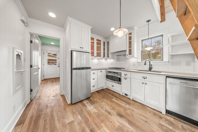 Building Photo - 5100 Lee Ave