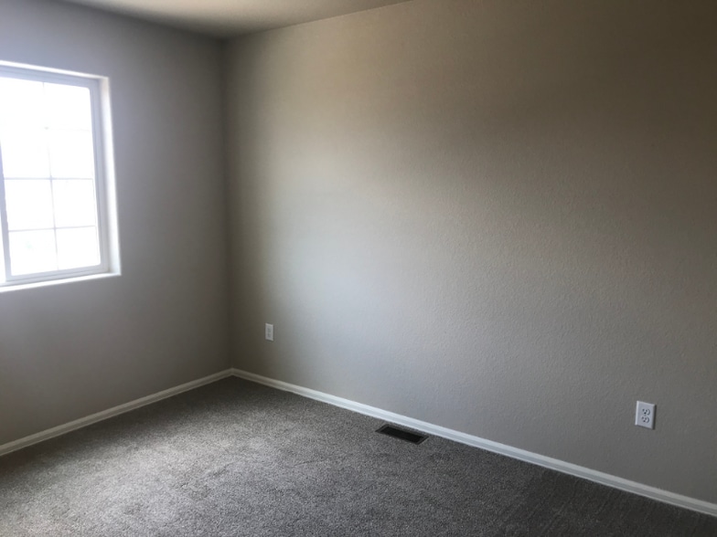 Building Photo - 7690 Woody Cones Vw