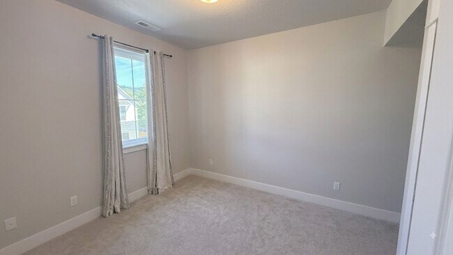 Building Photo - 15676 NW Raywood Ln