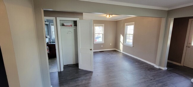Building Photo - Available August 1st - 3 Bed Home in Cloqu...