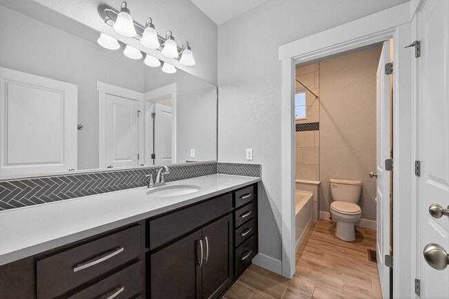 Building Photo - 8479 Cromwell Dr