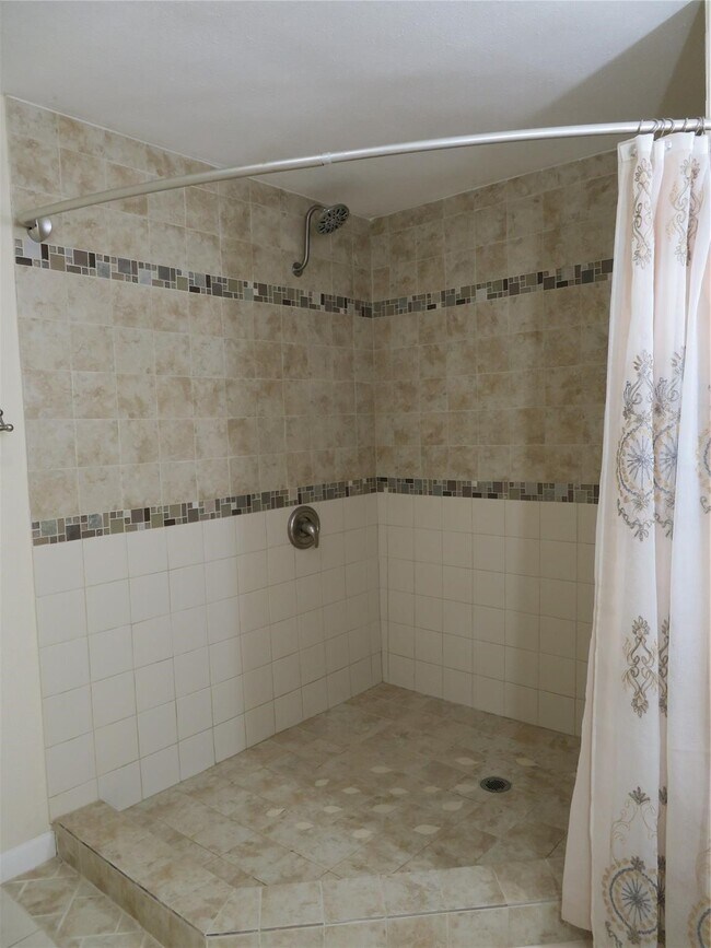 Building Photo - 1006 Avenue L