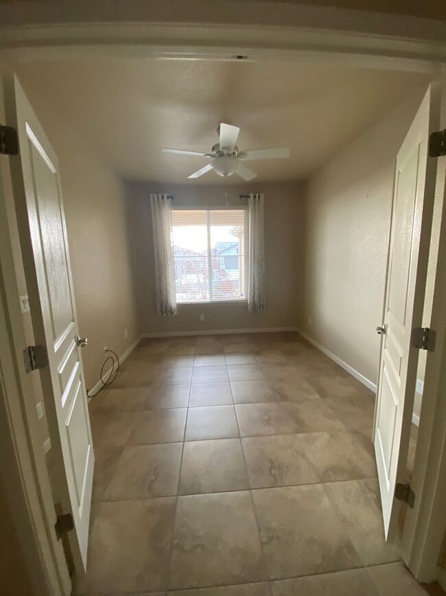 Building Photo - Executive Home in 55+ Del Webb Community of Somersett