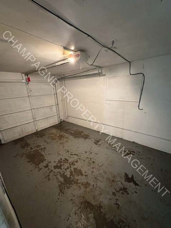 Building Photo - Single Family Home in Ruskin - All Voucher...