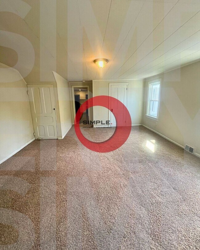 Building Photo - 392 N Charlotte St