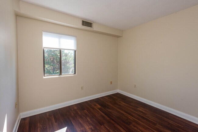 Building Photo - 1 Ledgewood Way