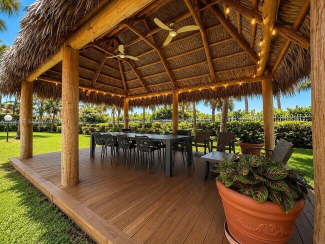 Building Photo - 2401 Collins Ave