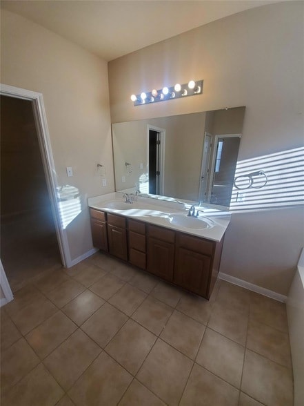 Building Photo - 501 Dinge Bay Dr